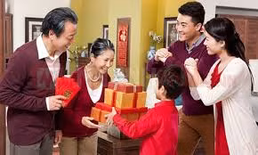 Do không biết cân đối tài chính mà nhiều gia đình lâm vào cảnh "cháy ví" khi chưa hết Tết. Ảnh: I.T Do không biết cân đối tài chính mà nhiều gia đình lâm vào cảnh "cháy ví" khi chưa hết Tết. Ảnh: I.T