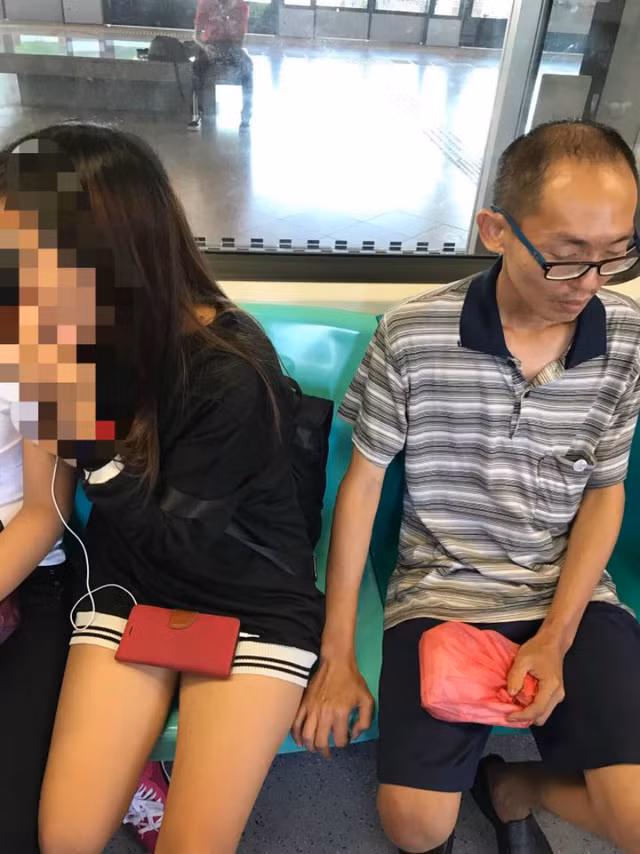 Gã biến thái sờ soạng thiếu nữ trên tàu và cái kết đắng - Hình 2 Ga bien thai so soang thieu nu tren tau va cai ket dang-Hinh-2