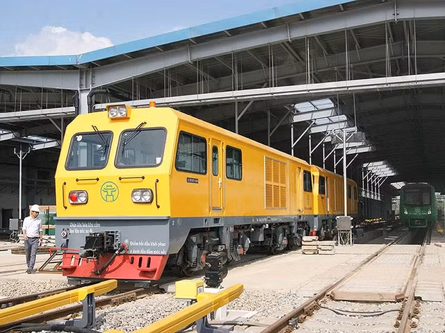 Metro Cát Linh-Hà Đông bộn bề trước giờ chạy thử Metro Cat Linh-Ha Dong bon be truoc gio chay thu