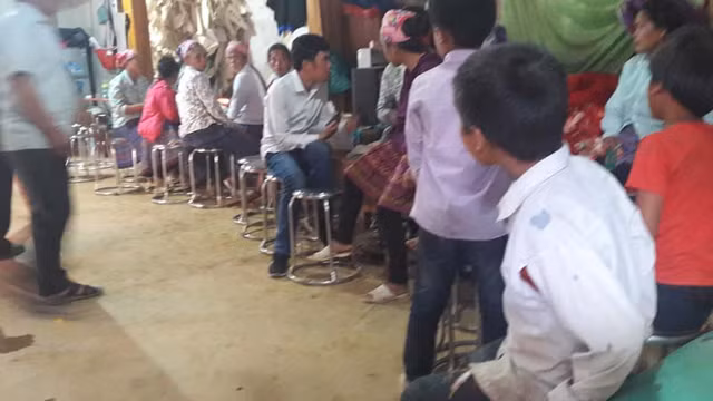 Gia đình lo tang lễ cho Sồng A Ninh. Gia đình lo tang lễ cho Sồng A Ninh.