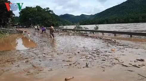Thủy điện Bản Vẽ xả lũ đúng quy trình, người dân vẫn chưa thể về nhà - Hình 2 Thuy dien Ban Ve xa lu dung quy trinh, nguoi dan van chua the ve nha-Hinh-2