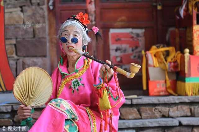 Chuyện lạ hôm nay: Dị nhân giả bà mối xấu và sự thực cảm động - Hình 3 Chuyen la hom nay: Di nhan gia ba moi xau va su thuc cam dong-Hinh-3
