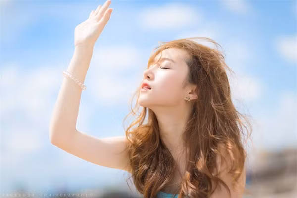 Nên dùng kem chống nắng nào cho mùa hè tới? - Hình 3 Nen dung kem chong nang nao cho mua he toi?-Hinh-3
