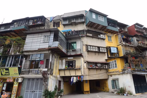 Tòa nhà cũ trên miếng đất vàng: Đại gia 10 năm thèm muốn - Hình 2 Toa nha cu tren mieng dat vang: Dai gia 10 nam them muon-Hinh-2