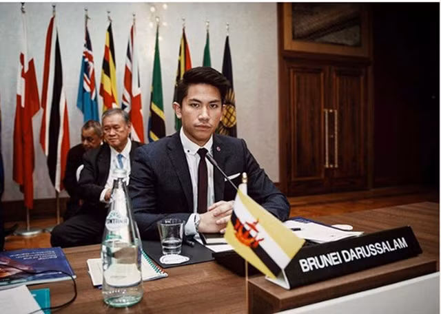 Mateen chia sẻ rằng những hình ảnh anh post trên Instagram là một cách anh chia sẻ với mọi người đam mê, sở thích riêng của mình và truyền cảm hứng về một đất nước Brunei xinh đẹp. Anh cũng cho rằng việc công chúng chú ý không gây trở ngại cho anh mà còn là động lực để anh phải giữ cân bằng và khiêm tốn. Mateen chia sẻ rằng những hình ảnh anh post trên Instagram là một cách anh chia sẻ với mọi người đam mê, sở thích riêng của mình và truyền cảm hứng về một đất nước Brunei xinh đẹp. Anh cũng cho rằng việc công chúng chú ý không gây trở ngại cho anh mà còn là động lực để anh phải giữ cân bằng và khiêm tốn.