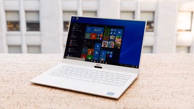 Dell XPS 13 (2018) là máy tính siêu di động nhỏ nhất trên thế giới (13,3 inch), với màn hình gần như liền cạnh, cổng Thunderbolt 3/USB-C và chip thế hệ thứ 8 của Intel mang lại hiệu suất mạnh mẽ và tuổi thọ pin cực bền. Dell XPS 13 (2018) là máy tính siêu di động nhỏ nhất trên thế giới (13,3 inch), với màn hình gần như liền cạnh, cổng Thunderbolt 3/USB-C và chip thế hệ thứ 8 của Intel mang lại hiệu suất mạnh mẽ và tuổi thọ pin cực bền.