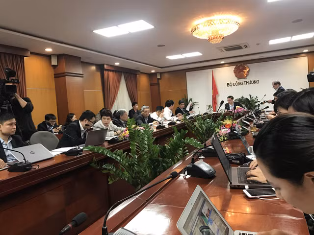 Họp báo về giá điện tại Bộ Công Thương chiều 1/12. Họp báo về giá điện tại Bộ Công Thương chiều 1/12.