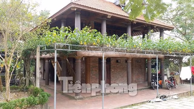 Khu nhà bếp cũng đươc thiết kế hoành tráng 2 tầng, đằng sau là nhà vệ sinh và các công trình phụ. Khu nhà bếp cũng đươc thiết kế hoành tráng 2 tầng, đằng sau là nhà vệ sinh và các công trình phụ.