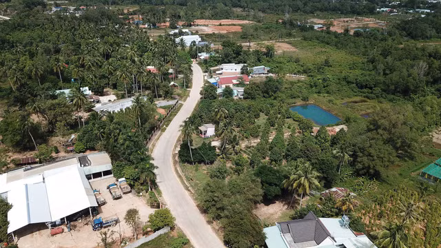 Khu vực Bãi Thơm, Búng Gội còn nhiều mảnh đất tuy đã có chủ mua nhưng để rao bán lại.