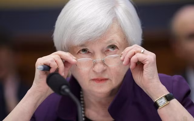 Bà Janet Yellen, người phụ nữ đầu tiên giữ cương vị chủ tịch FED ở Mỹ, sẽ từ chức khỏi tư cách thành viên ban thống đốc khi nhiệm kỳ chủ tịch FED 4 năm của bà kết thúc ngày 3/2 tới. Bà Janet Yellen, người phụ nữ đầu tiên giữ cương vị chủ tịch FED ở Mỹ, sẽ từ chức khỏi tư cách thành viên ban thống đốc khi nhiệm kỳ chủ tịch FED 4 năm của bà kết thúc ngày 3/2 tới.