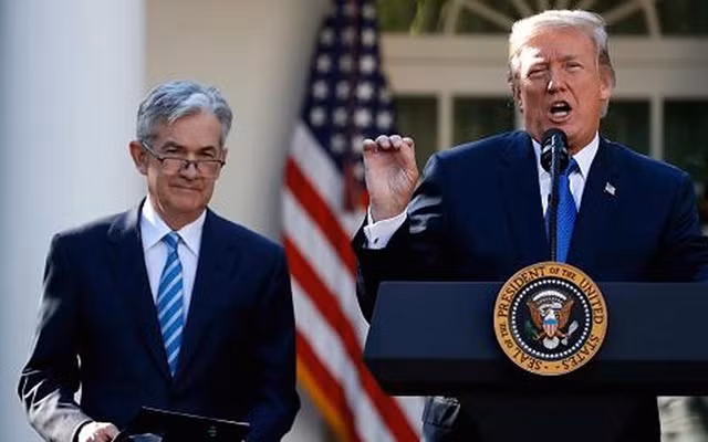 Ông Jerome Powell đã được Tổng thống Donald Trump đề cử từ cuối năm 2017 và được xem là một lựa chọn an toàn, duy trì các chính sách thận trọng giống như bà Janet Yellen. Ông Jerome Powell đã được Tổng thống Donald Trump đề cử từ cuối năm 2017 và được xem là một lựa chọn an toàn, duy trì các chính sách thận trọng giống như bà Janet Yellen.