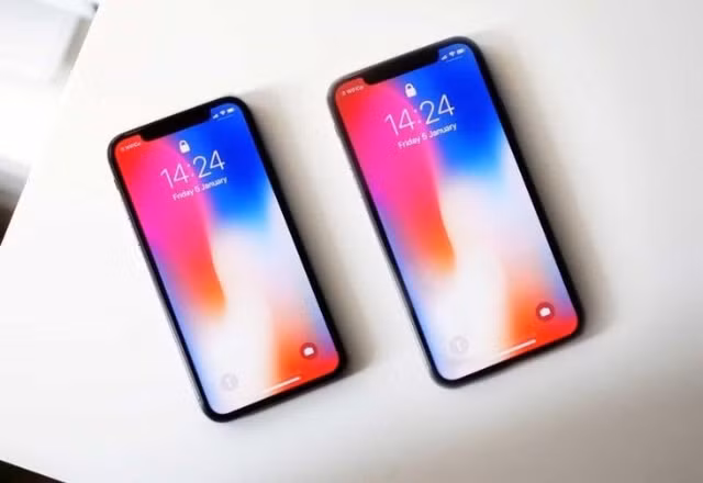 Bên cạnh iPhone X 2018 còn có sự xuất hiện của iPhone X Plus với màn hình 6,5 inch lớn hơn. Bên cạnh iPhone X 2018 còn có sự xuất hiện của iPhone X Plus với màn hình 6,5 inch lớn hơn.