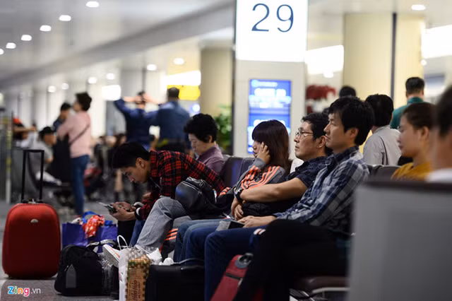 Những khách hàng không kịp mua vé ở dải giá thấp sẽ phải chi nhiều tiền hơn để mua vé ở những dải giá cao hơn. Ảnh minh họa: Khánh Huyền. Những khách hàng không kịp mua vé ở dải giá thấp sẽ phải chi nhiều tiền hơn để mua vé ở những dải giá cao hơn. Ảnh minh họa: Khánh Huyền.