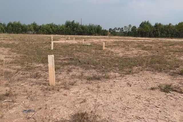 Trong khi chủ đầu tư là Công ty Cổ phần Kinh doanh và Phát triển Bình Dương (gọi tắt là TDC thuộc tập đoàn Becamex) vẫn hứa hẹn và không biết bao giờ mới có.