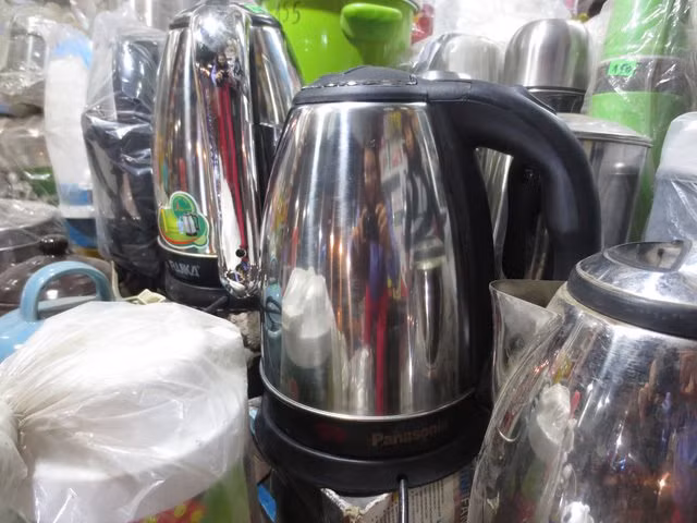 Hiểm họa khôn lường từ ấm siêu tốc giá rẻ Hiem hoa khon luong tu am sieu toc gia re