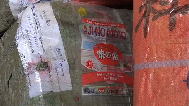 Hàng mang nhãn hiệu của các hãng bột ngọt nổi tiếng. Hàng mang nhãn hiệu của các hãng bột ngọt nổi tiếng.