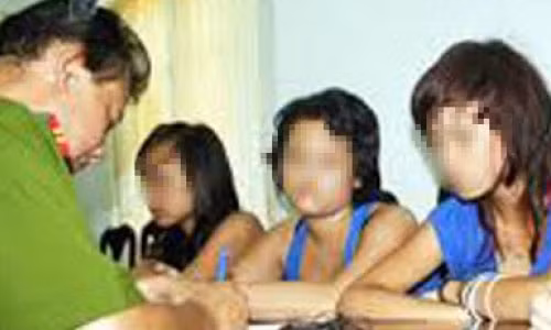 Ba mẹ con ở Cần Thơ bán bé trai giá 20 triệu đồng Ba me con o Can Tho ban be trai gia 20 trieu dong