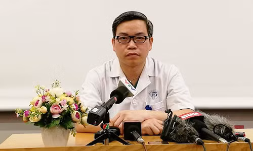 PGS.TS Trần Trung Dũng - Phó Giám đốc Bệnh viện Xanh - Pôn tại cuộc họp báo. PGS.TS Trần Trung Dũng - Phó Giám đốc Bệnh viện Xanh - Pôn tại cuộc họp báo.