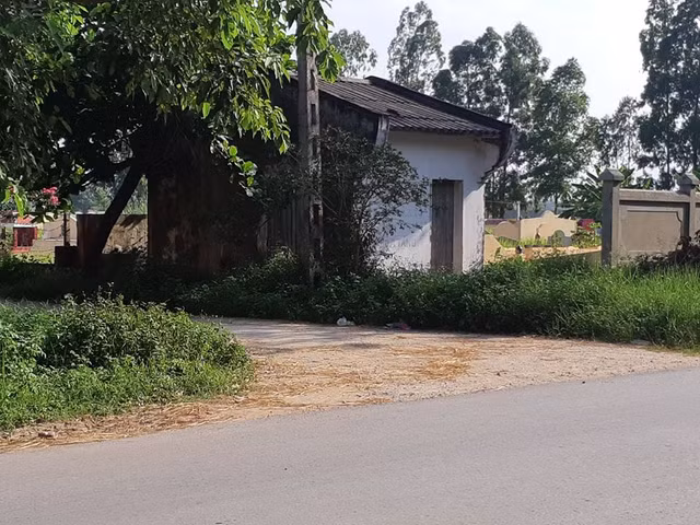 Vợ thất kinh thấy chồng quản trang chết treo cổ ở Hà Nội Vo that kinh thay chong quan trang chet treo co o Ha Noi
