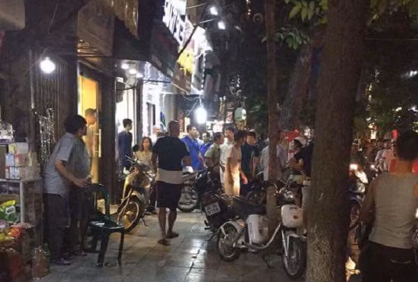 Chém người trong shop quần áo ở HN: Nghi phạm và nạn nhân là vợ chồng Chem nguoi trong shop quan ao o HN: Nghi pham va nan nhan la vo chong