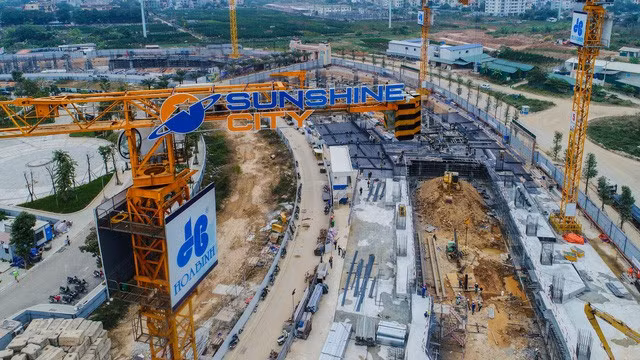 Đặc biệt, với công nghệ thi công Topdown hiện đại, các tòa S1, S2, S6 đã hoàn thành xong sàn cos +0.00, chuẩn bị thi công phần thân. Các tòa còn lại cũng đang triển khai thần tốc với công nghệ Semi – Topdown để hoàn thiện phần hầm, chuẩn bị xây dựng phần thân.