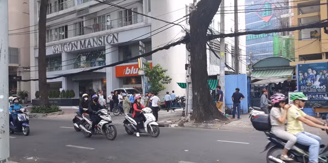 Hé lộ nguyên nhân cô gái trẻ rơi từ chung cư Saigon Mansion He lo nguyen nhan co gai tre roi tu chung cu Saigon Mansion
