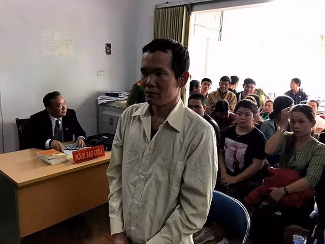 Bị cáo Phong tại phiên tòa sơ thẩm Bị cáo Phong tại phiên tòa sơ thẩm