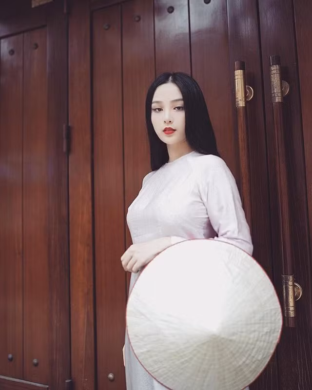 Hội mẹ bỉm sữa xuýt xoa ao ước với nhan sắc ngày càng đi ngược thời gian của Huyền Baby.