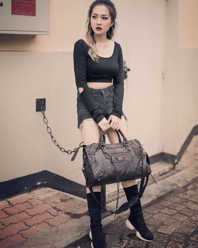 Cô gái Quảng Bình với guu thời trang "đen mà chất" Co gai Quang Binh voi guu thoi trang "den ma chat"