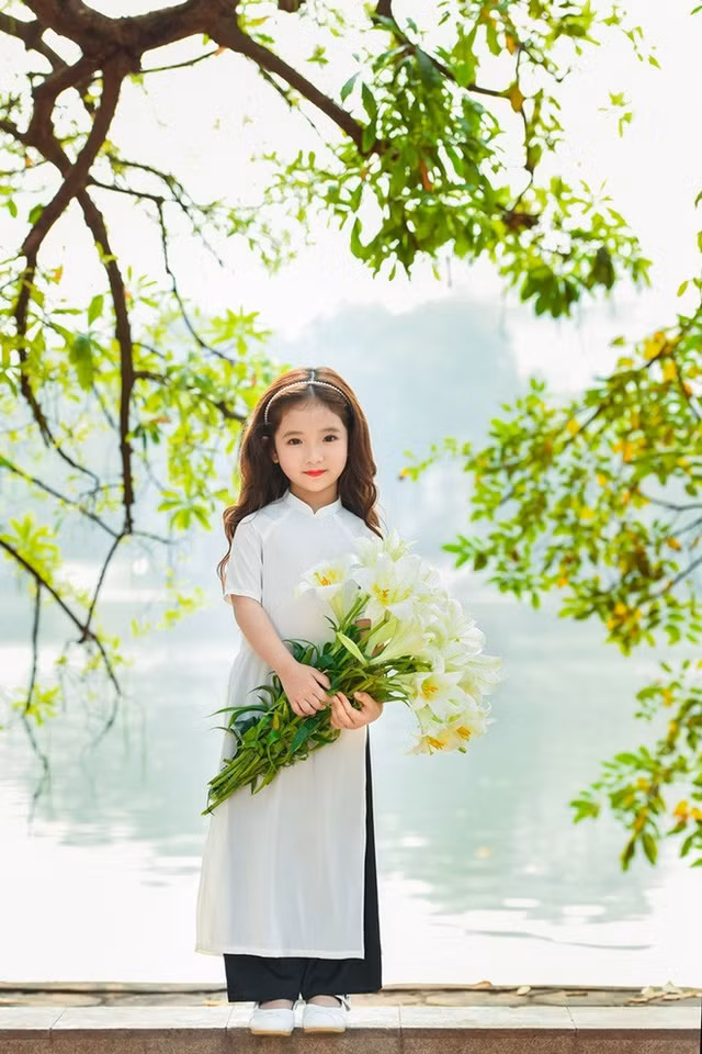 Vào mỗi độ tháng 3 hàng năm, khi mùa hoa loa kèn bắt đầu rộ báo hiệu mùa hè cũng đã bắt đầu đua nở và nhiều người bắt đầu chọn cho mình việc lưu giữ khoảnh khắc quý giá bên cạnh loài hoa tinh khôi này. Vào mỗi độ tháng 3 hàng năm, khi mùa hoa loa kèn bắt đầu rộ báo hiệu mùa hè cũng đã bắt đầu đua nở và nhiều người bắt đầu chọn cho mình việc lưu giữ khoảnh khắc quý giá bên cạnh loài hoa tinh khôi này.