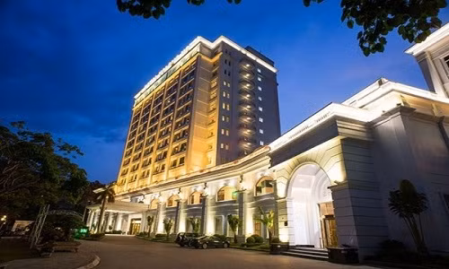Công ty Cổ phần Quốc tế Hoàng Gia - chủ sở hữu - thông báo casino ở Hạ Long lỗ nặng. Ảnh: Người đưa tin. Công ty Cổ phần Quốc tế Hoàng Gia - chủ sở hữu - thông báo casino ở Hạ Long lỗ nặng. Ảnh: Người đưa tin.