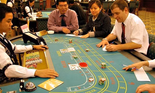 Casino duy nhất tại Hạ Long, Quảnh Ninh chỉ dành cho du khách nước ngoài. Ảnh: Royal Villas Halong. Casino duy nhất tại Hạ Long, Quảnh Ninh chỉ dành cho du khách nước ngoài. Ảnh: Royal Villas Halong.