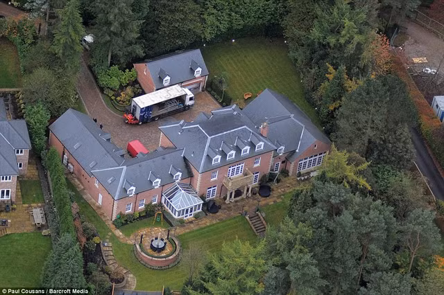 Nhà hiện tại của Rooney ở Prestbury, nước Anh Nhà hiện tại của Rooney ở Prestbury, nước Anh
