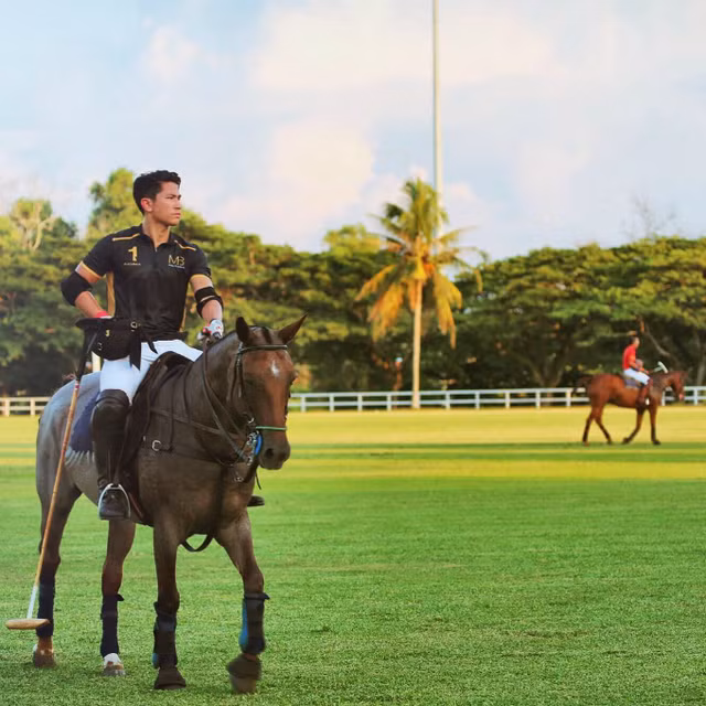 Choáng váng cuộc sống siêu xa xỉ của hoàng tử 9X Brunei Choang vang cuoc song sieu xa xi cua hoang tu 9X Brunei