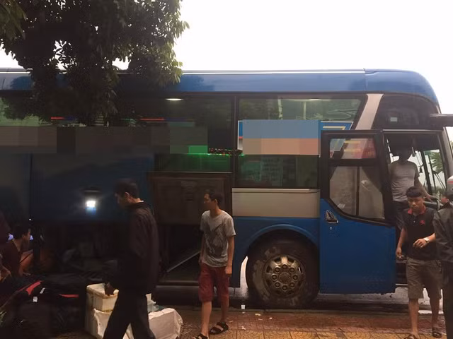 Vạch mặt "yêu râu xanh" dở trò sàm sỡ trên chuyến xe Vach mat