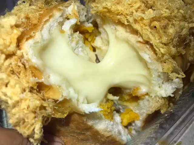 Kiếm chục triệu mỗi ngày nhờ bán bánh mì "phô mai chảy tràn" Kiem chuc trieu moi ngay nho ban banh mi "pho mai chay tran"