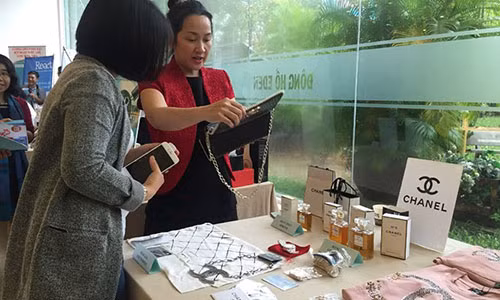 Ngày 28.11, Hiệp hội doanh nghiệp TP.HCM, Quỹ chống hàng giả tổ chức tọa đàm Thực trạng và giải pháp chống hàng giả gian lận thương mại . Ngày 28.11, Hiệp hội doanh nghiệp TP.HCM, Quỹ chống hàng giả tổ chức tọa đàm Thực trạng và giải pháp chống hàng giả gian lận thương mại .