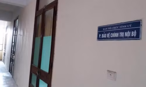 Trưởng phòng bị cách chức vì dùng bằng giả: Vẫn còn may chán! Truong phong bi cach chuc vi dung bang gia: Van con may chan!