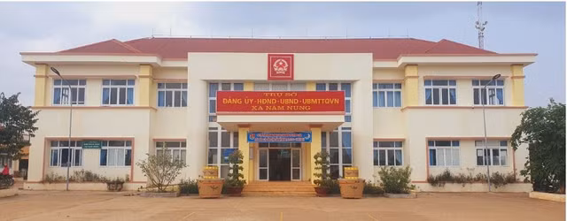 01-tru-so-lam-viec-xa-nam-nung.jpg