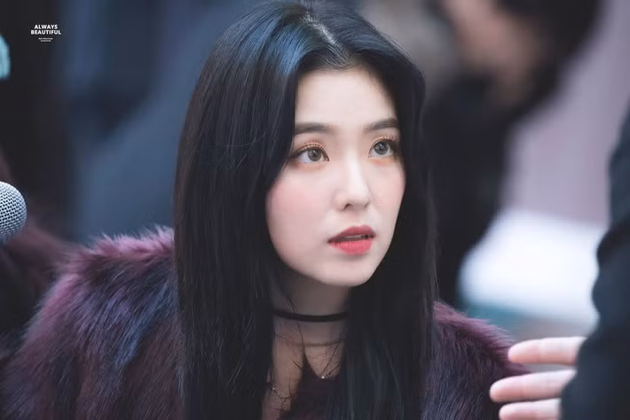  Irene (Red Velvet): SM Entertainment vốn là nơi sản sinhnhiều mỹ nhân xinh đẹp bậc nhất Kpop. Được coi là thế hệ tiếp nối truyền thống nhan sắc sau Eugene và Yoona, Irene hiện gương mặt được đánh giá cao nhất nhì về nhan sắc của Kpop hiện tại. Ngay từ khi Red Velvet ra mắt, Irene đã nhanh chóng gây sốt trên cộng đồng mạng.