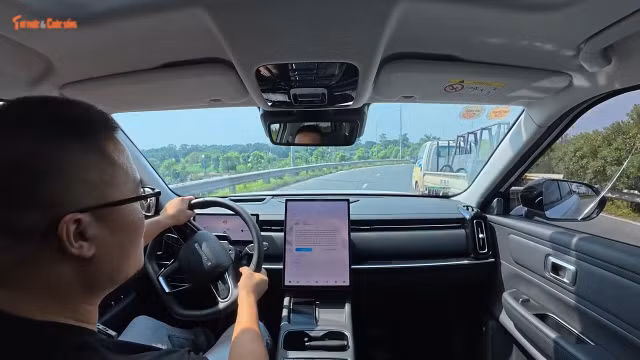 trai-nghiem-jaecoo-j7-phev-sieu-hybrid-co-gi-hot-mp4-snapshot-0442851.jpg