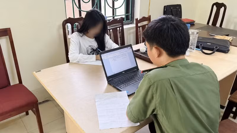 Công an làm việc với admin nhóm Facebook "Những người ghét bố mẹ"