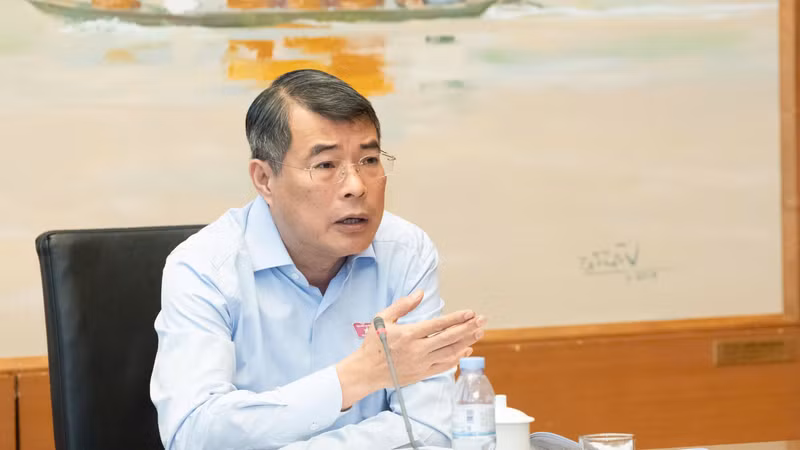 Thủ tướng đề xuất xử lý lỗ hổng đẩy giá thuốc, thiết bị y tế