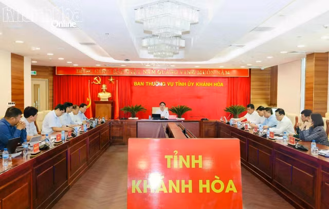 Bí thư Tỉnh ủy Nghiêm Xuân Thành chủ trì hội nghị.