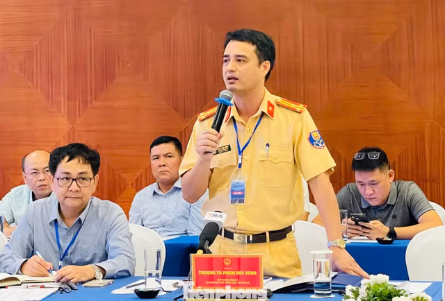 Thượng tá Phạm Đức Đông tại hội thảo sáng 14/10. Ảnh: Lộc Liên.
