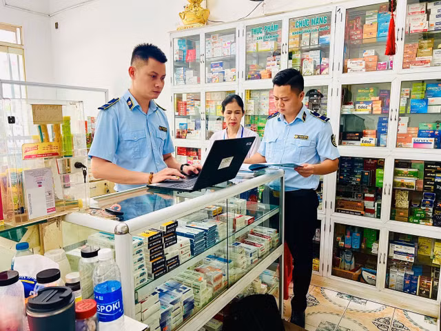 Các đơn vị chức năng chủ động vào cuộc, tăng cường kiểm tra, giám sát thị trường dược và mỹ phẩm.
