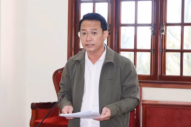 Giám đốc Sở Công thương Nguyễn Bá Út báo cáo tiến độ giải quyết vướng mắc các dự án đầu tư ngoài ngân sách thuộc phạm vi quản lý