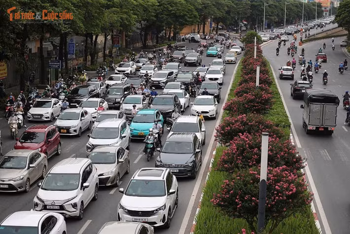 Theo phương án đang được nghiên cứu, vào giờ cao điểm buổi sáng, số làn xe sẽ được ưu tiên tăng thêm cho hướng từ ngoại thành vào trung tâm. Đến giờ cao điểm buổi chiều, cách tổ chức sẽ đảo ngược để phục vụ dòng phương tiện từ trung tâm đi ra các khu vực ngoại thành.