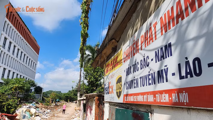 Dự án xây dựng tuyến đường từ đường Phạm Hùng đến đường Lê Đức Thọ (phường Từ Liêm, Hà Nội) được khởi công cuối năm 2017 với tổng mức đầu tư hơn 518,9 tỷ đồng.