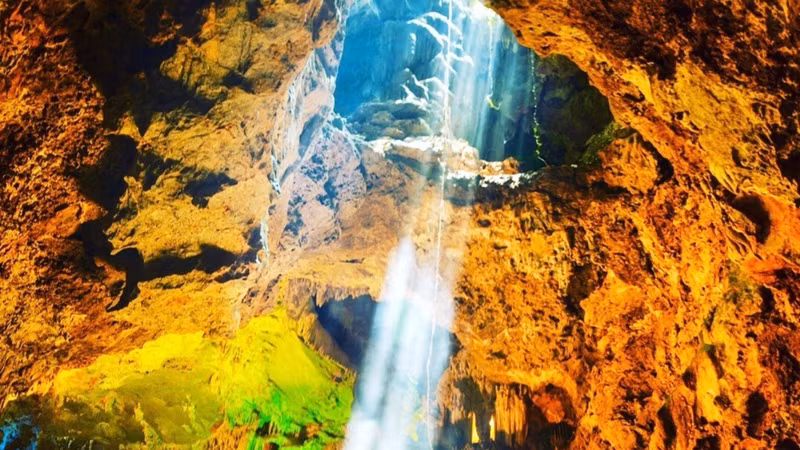 Khám phá hang động Thiên Hà huyền ảo ở Ninh Bình